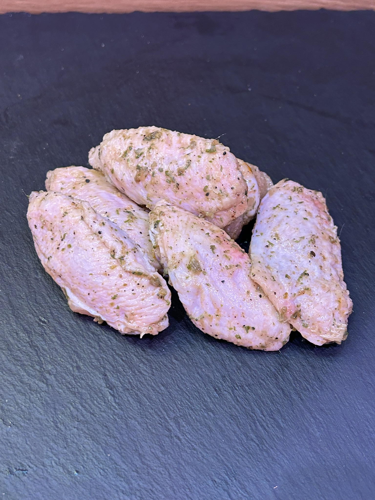 alitas adobadas al chimichurri (paquetes de 1kg)